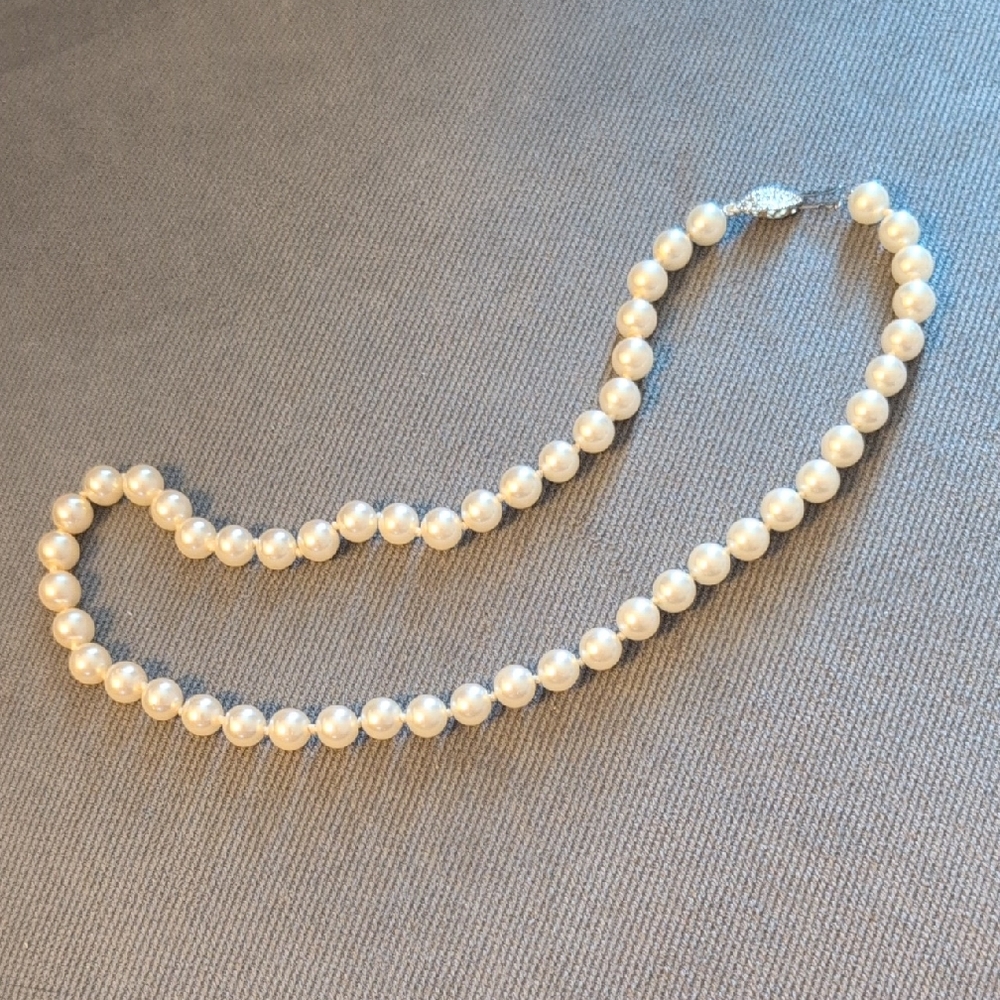 Classic White Pearl Necklace